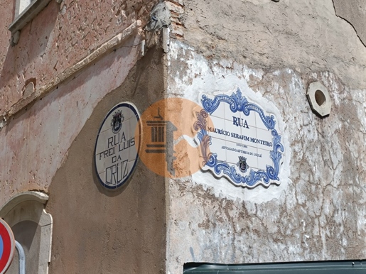 House to restore in the Center of Loulé.