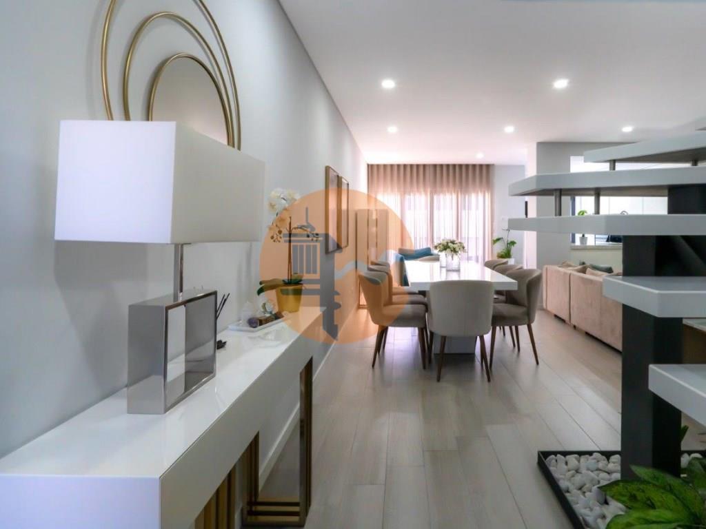 Villa T3+1 avec Piscine Privée à Vila Real de Santo António