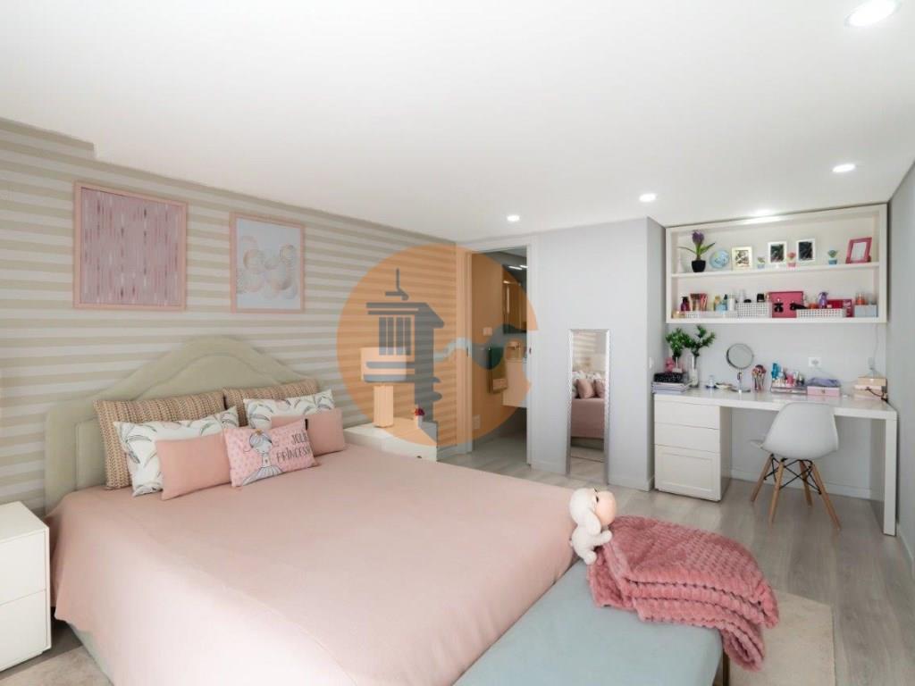 Villa T3+1 avec Piscine Privée à Vila Real de Santo António