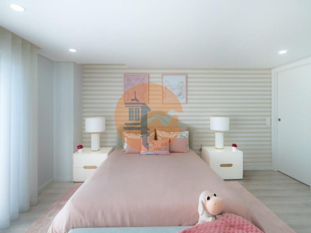 Villa T3+1 avec Piscine Privée à Vila Real de Santo António