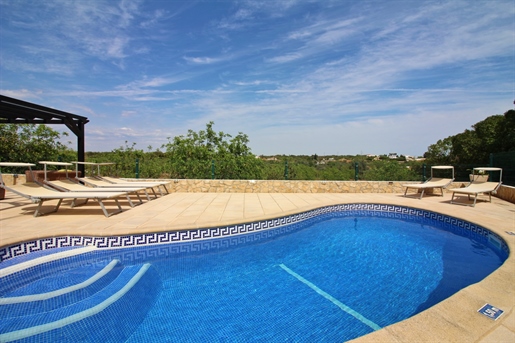 3 Slaapkamer Begane Grond Villa met Zwembad in Guia, Albufeira