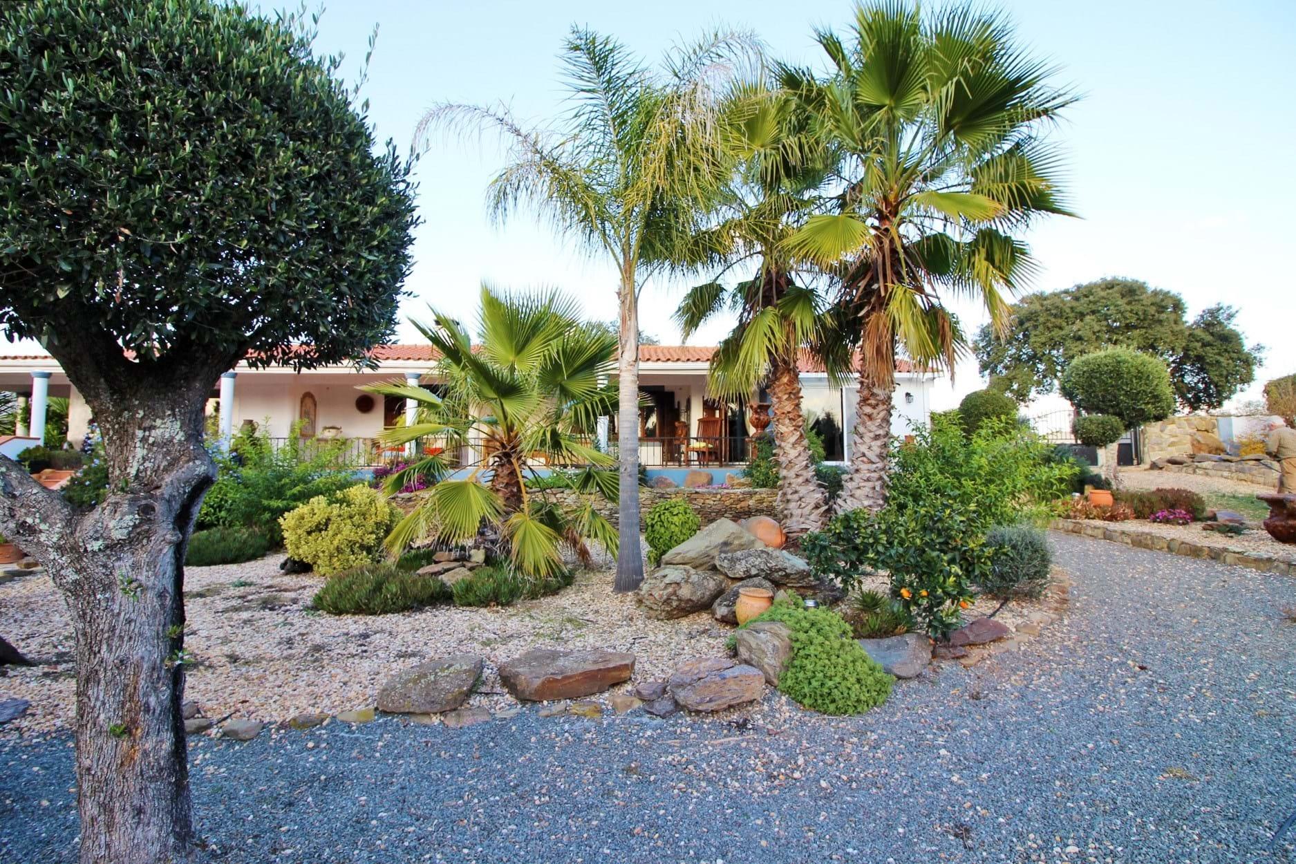 Private Paradise Estate with 1,5 km of Lake Shore