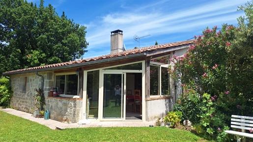 Single-storey stone with swimming pool