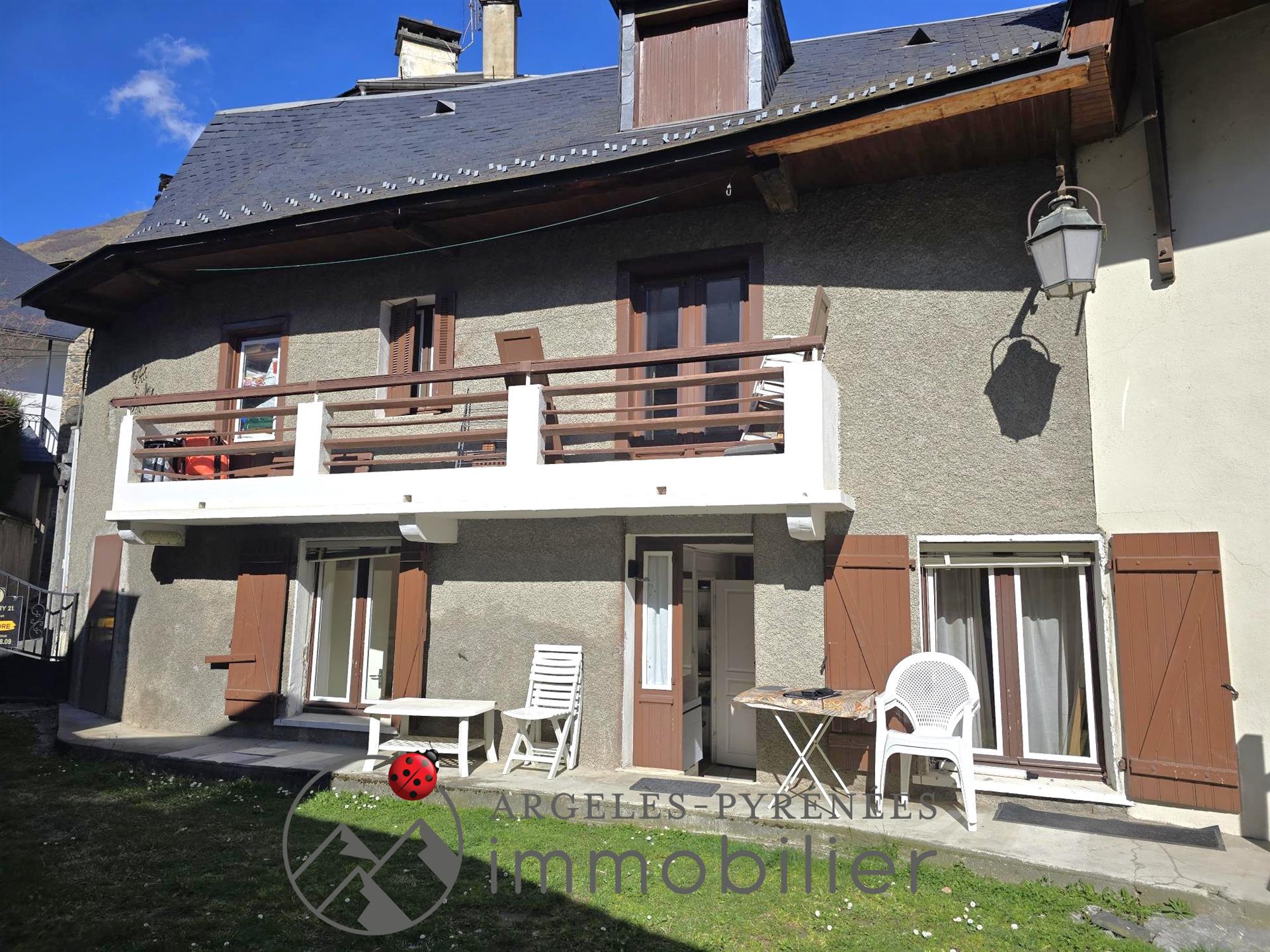 3-Room village house with small garden, town center, Luz St Sauveur