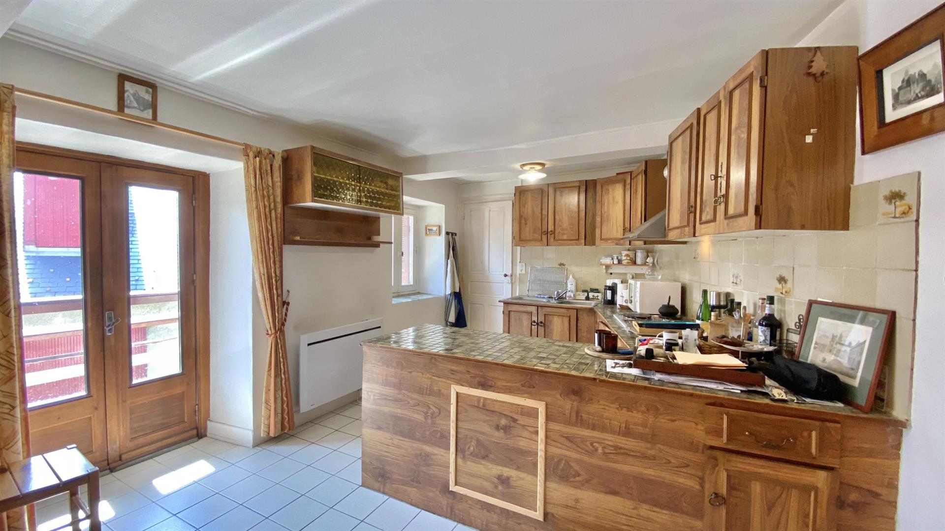 3-Room village house with small garden, town center, Luz St Sauveur
