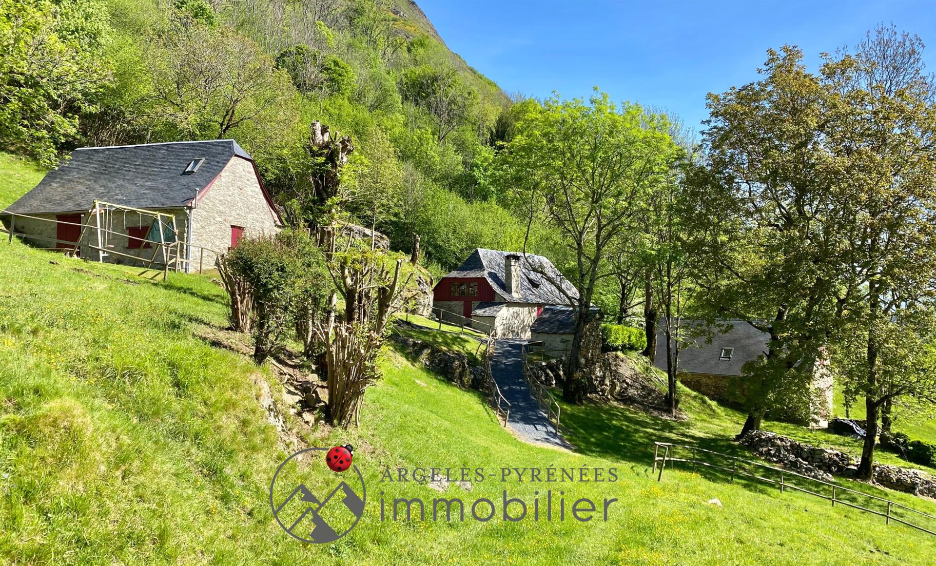 Set of 3 renovated barns in the Val D'azun