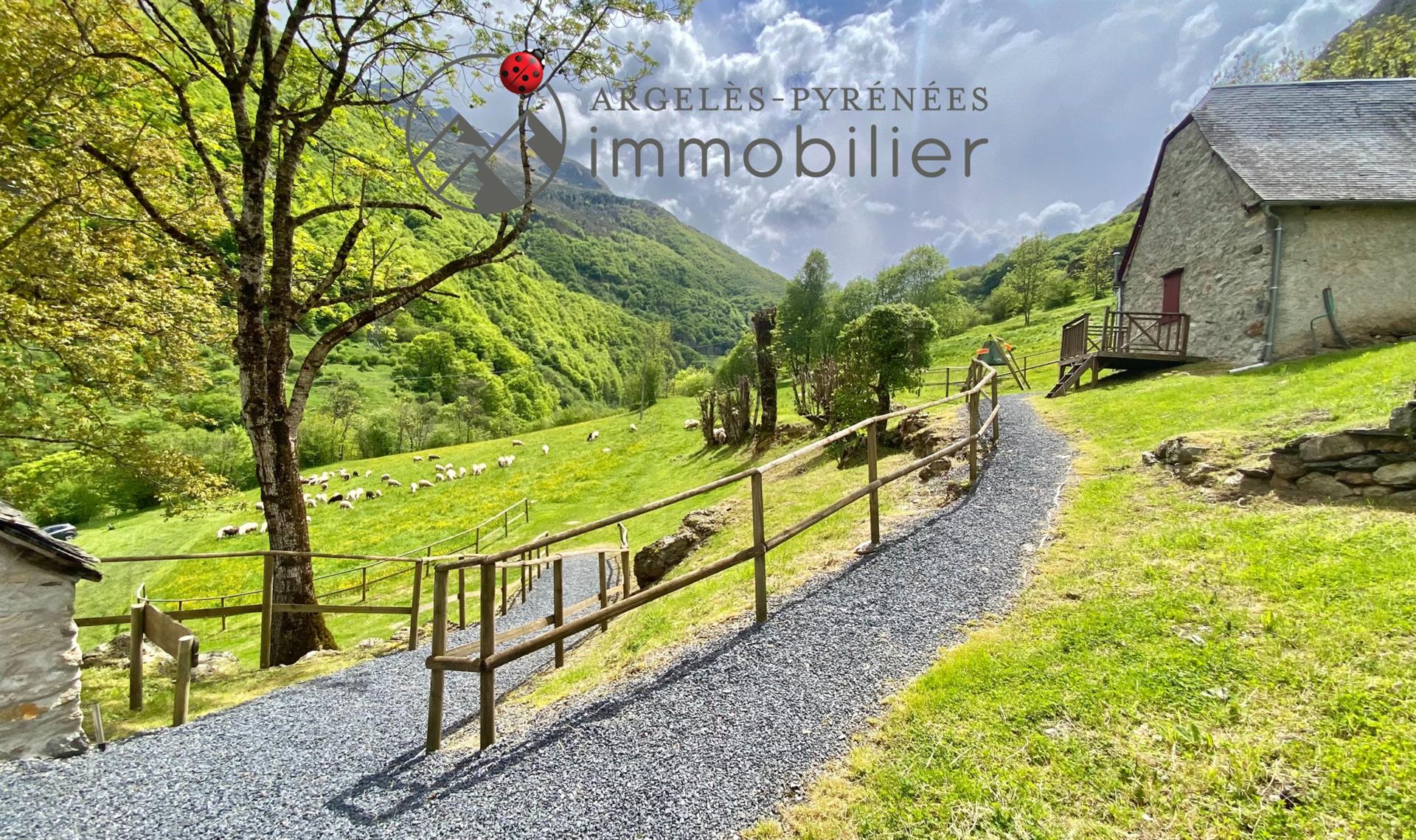 Set of 3 renovated barns in the Val D'azun