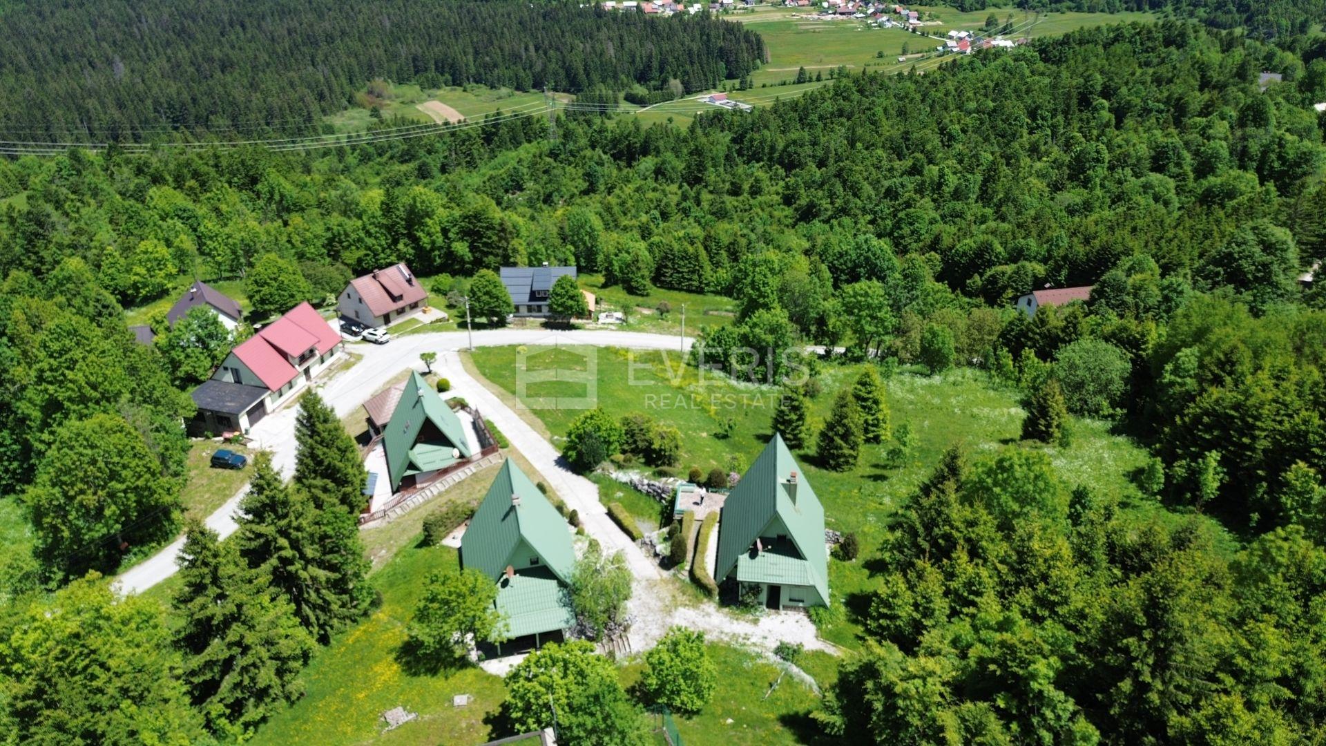 Gorski kotar, Mrkopalj, two detached houses