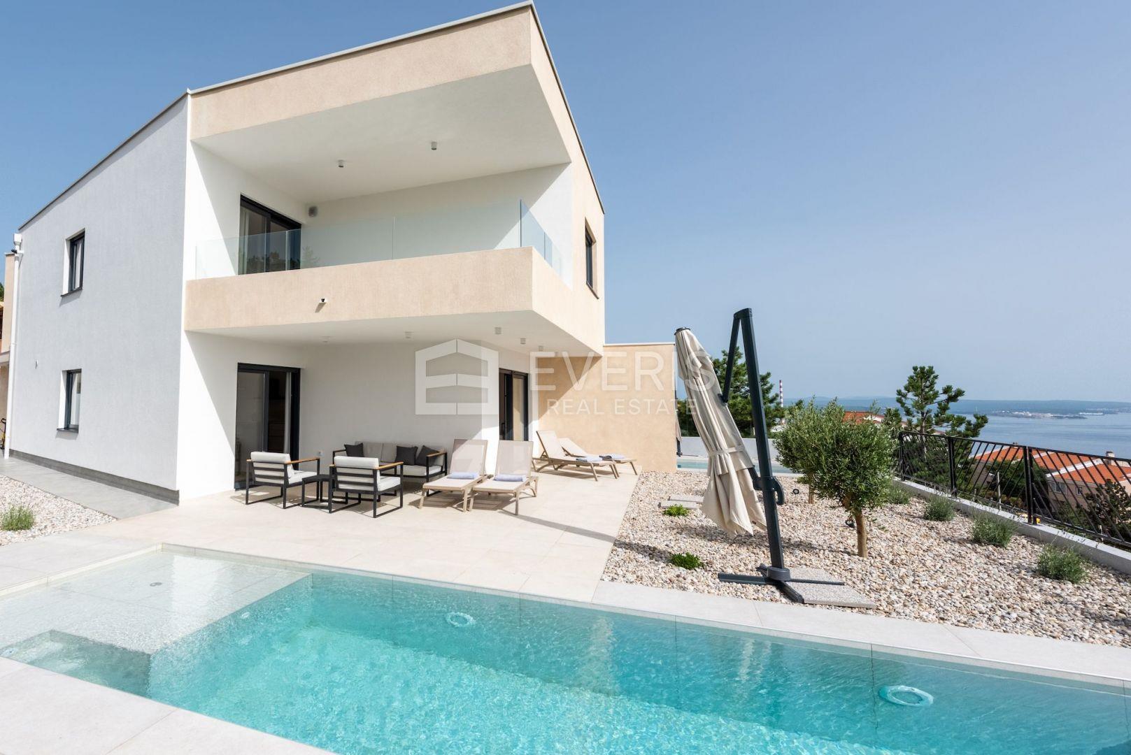 Kostrena, three-story apartment 208 m2 with pool and sea view