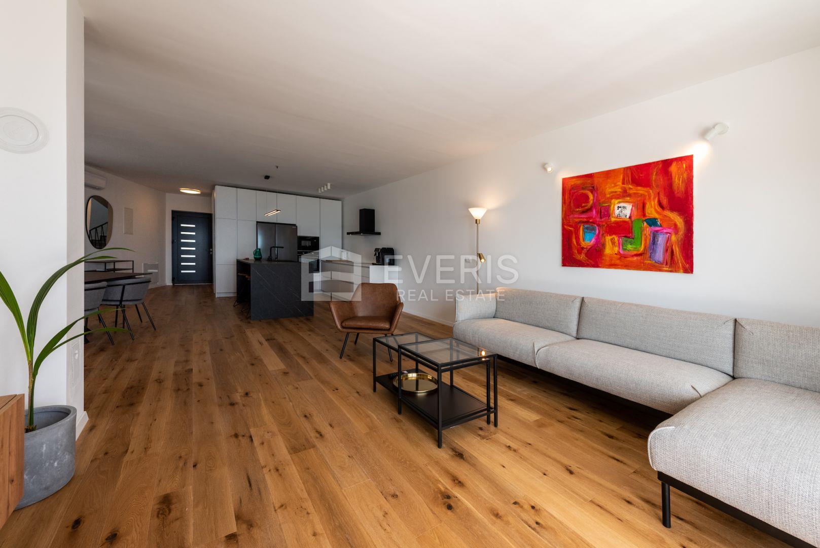 Kostrena, three-story apartment 208 m2 with pool and sea view