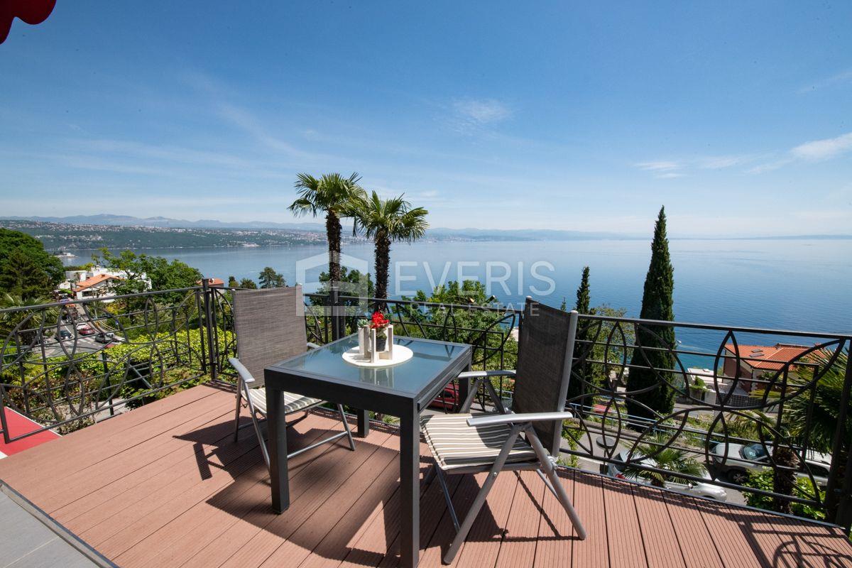 Opatija, apartment with terrace and sea view