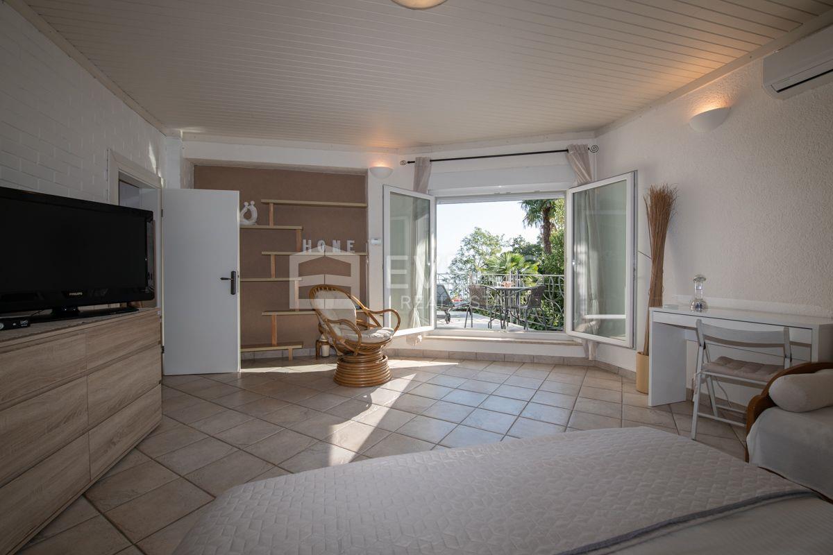 Opatija, apartment with terrace and sea view