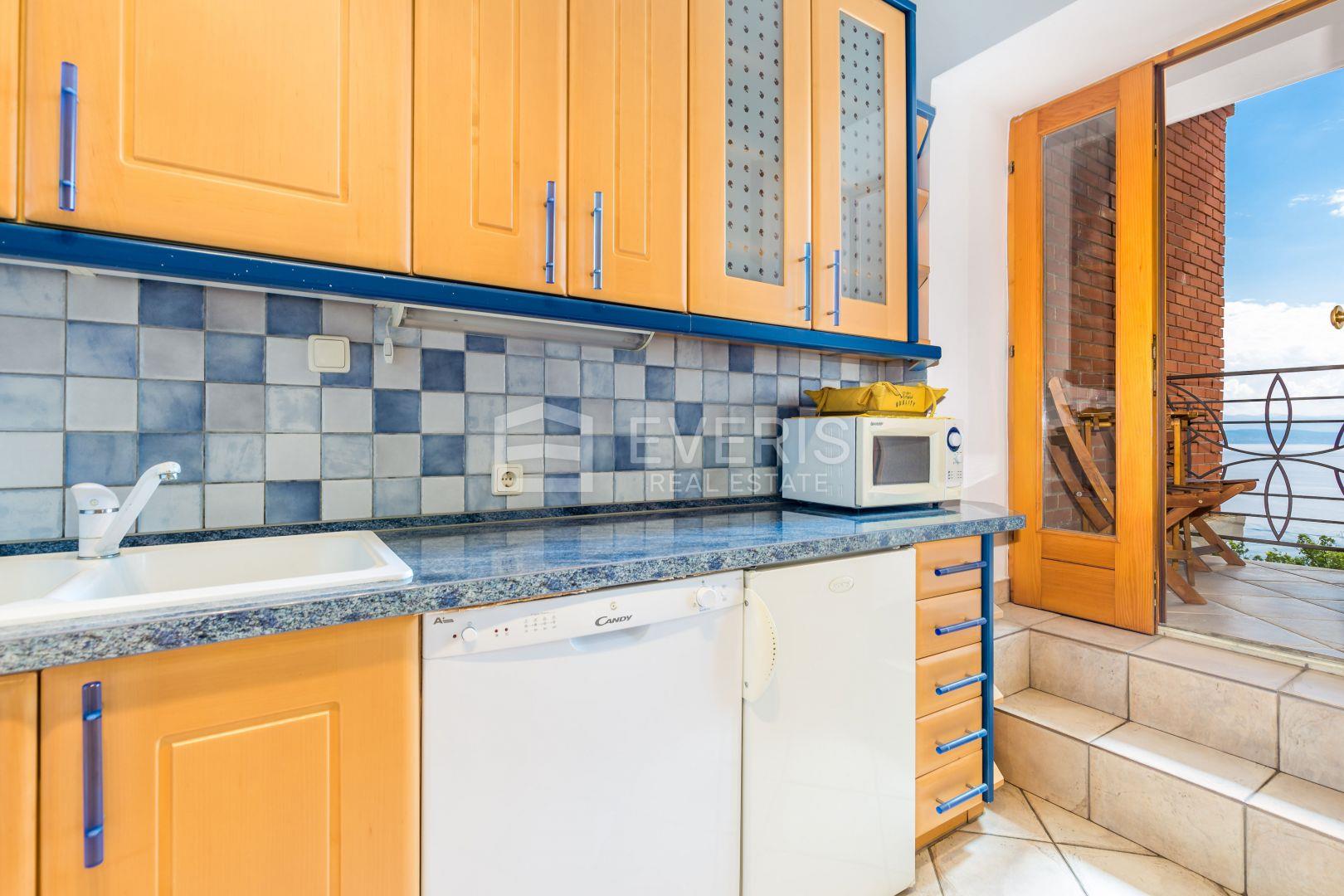 Opatija, apartment with terrace and sea view