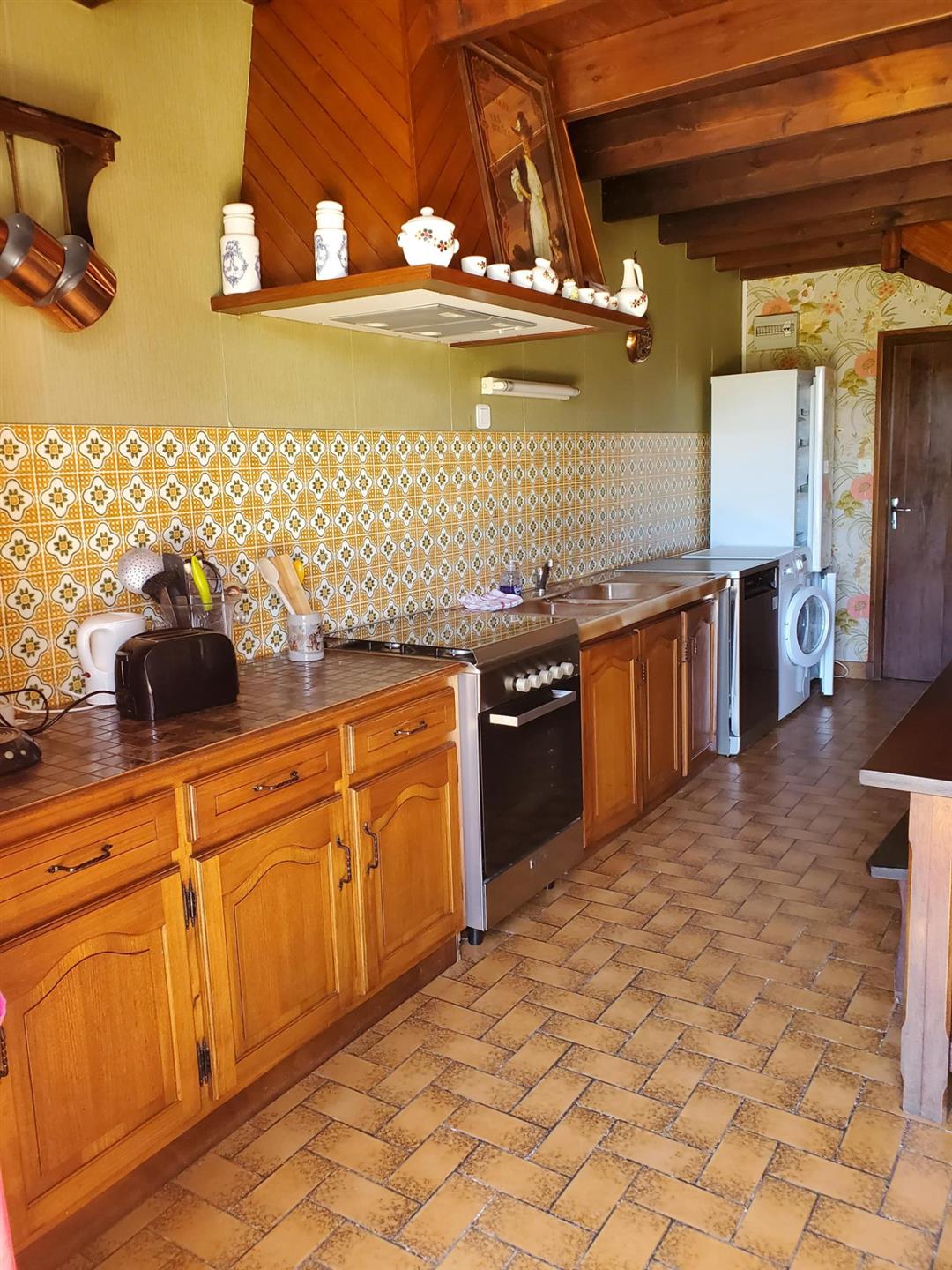 Maison 8 pièces , surface de 197 m2 + Dépendances , située sur la commune de: Barzan