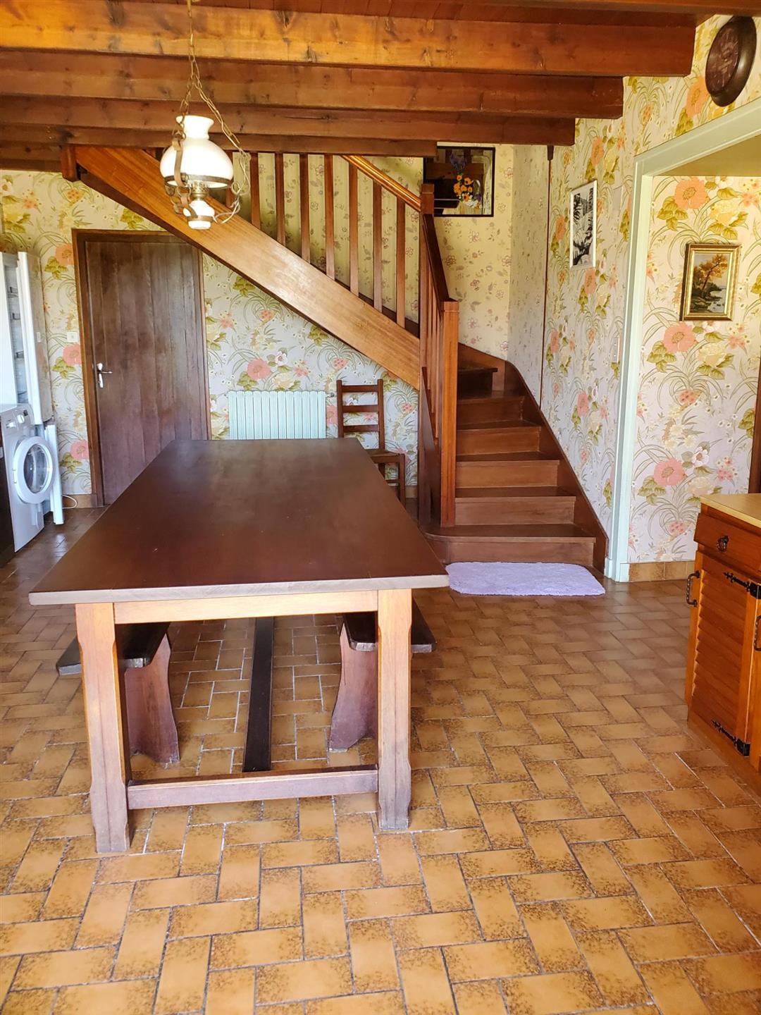 Maison 8 pièces , surface de 197 m2 + Dépendances , située sur la commune de: Barzan