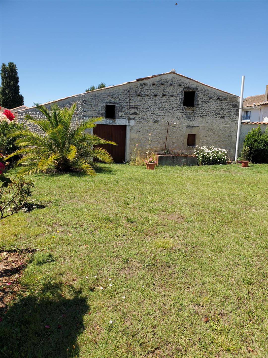Maison 8 pièces , surface de 197 m2 + Dépendances , située sur la commune de: Barzan