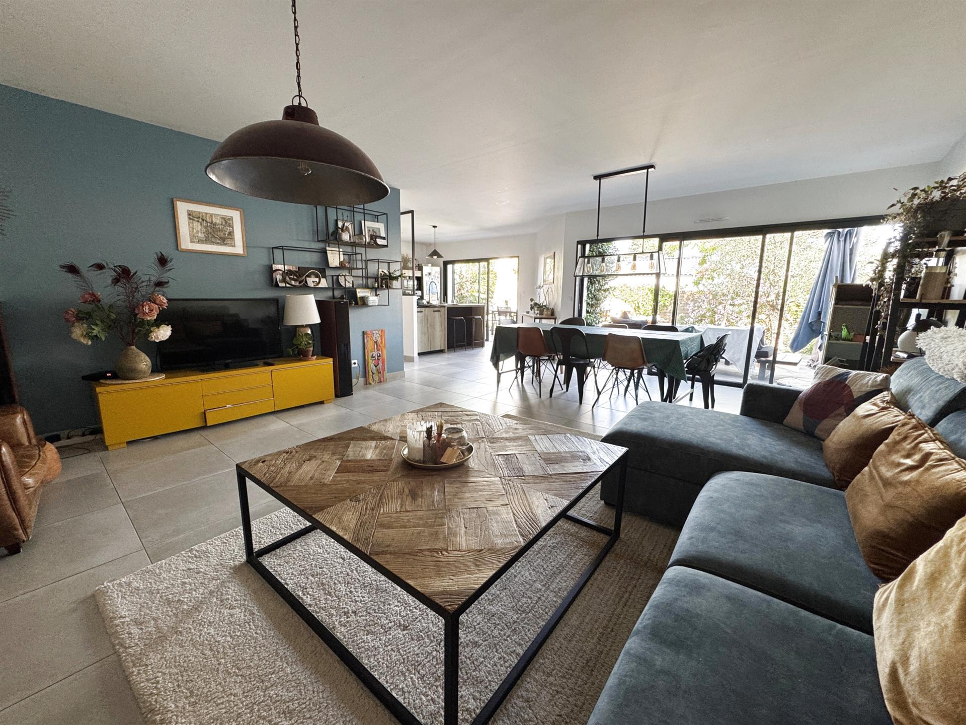Modern single-storey house, about 110 m2 and garden without vis-à-vis, close to beaches and shops