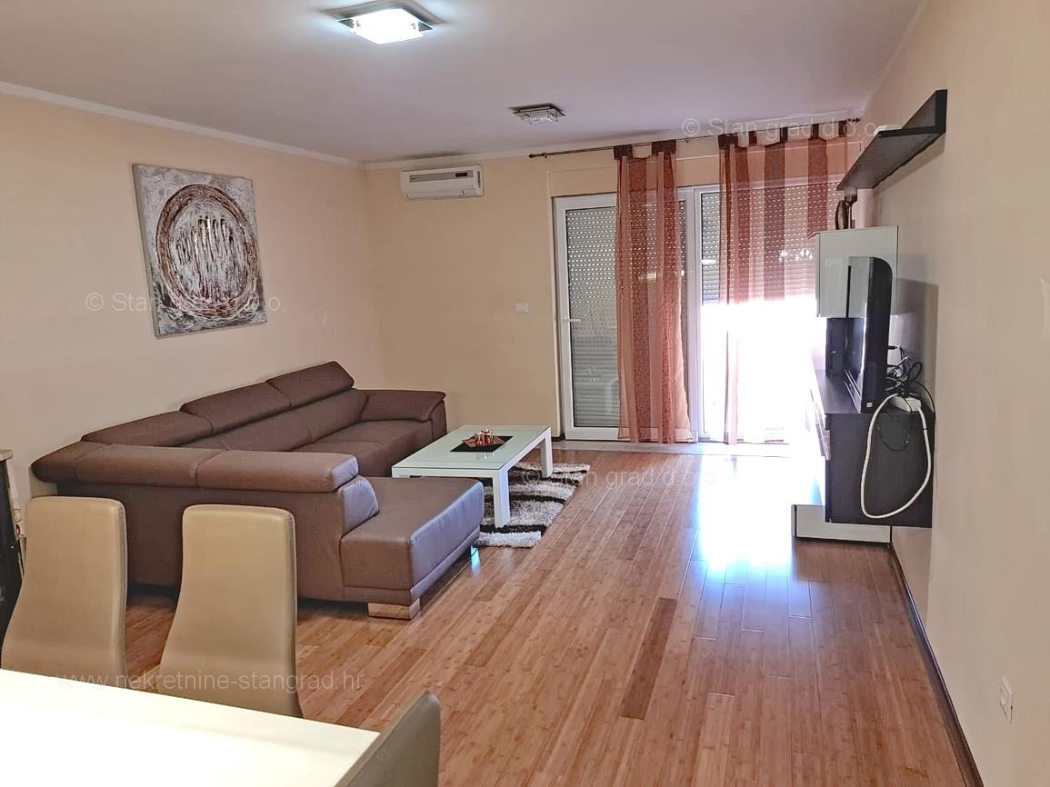 Crikvenica, spacious apartment with a view and a garage!