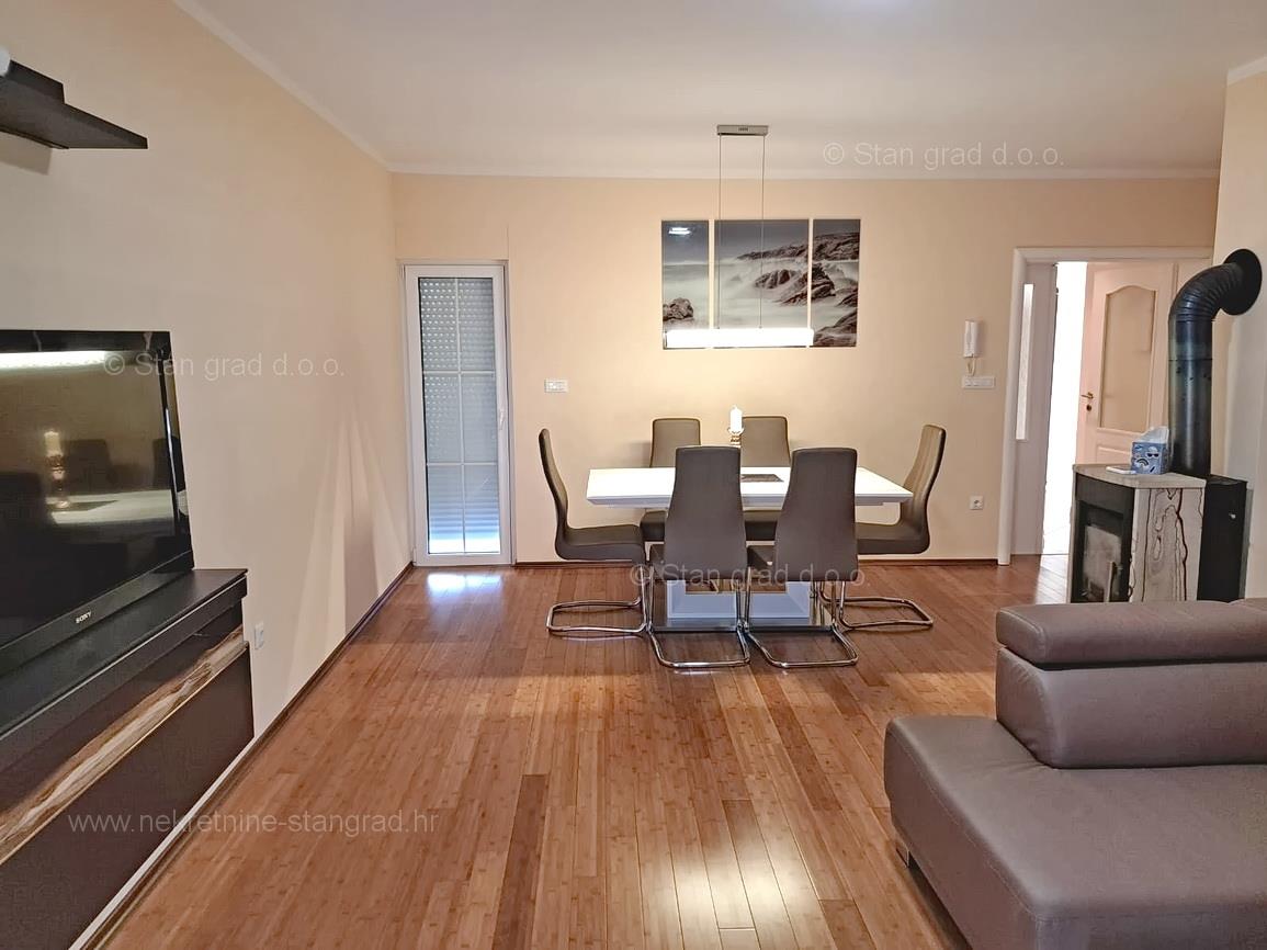 Crikvenica, spacious apartment with a view and a garage!
