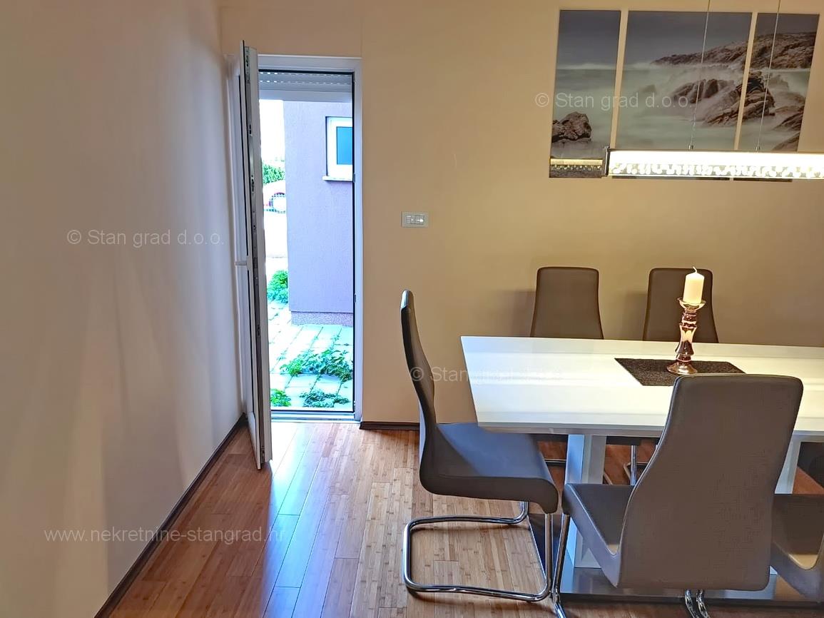 Crikvenica, spacious apartment with a view and a garage!