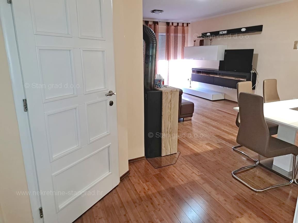 Crikvenica, spacious apartment with a view and a garage!