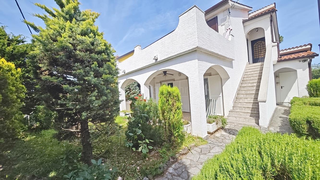 Krk area, house with five apartments in a quiet location!