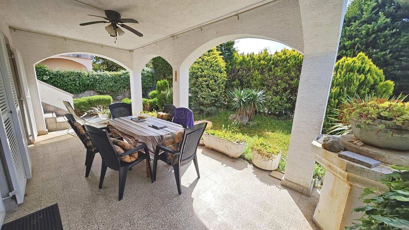 Krk area, house with five apartments in a quiet location!