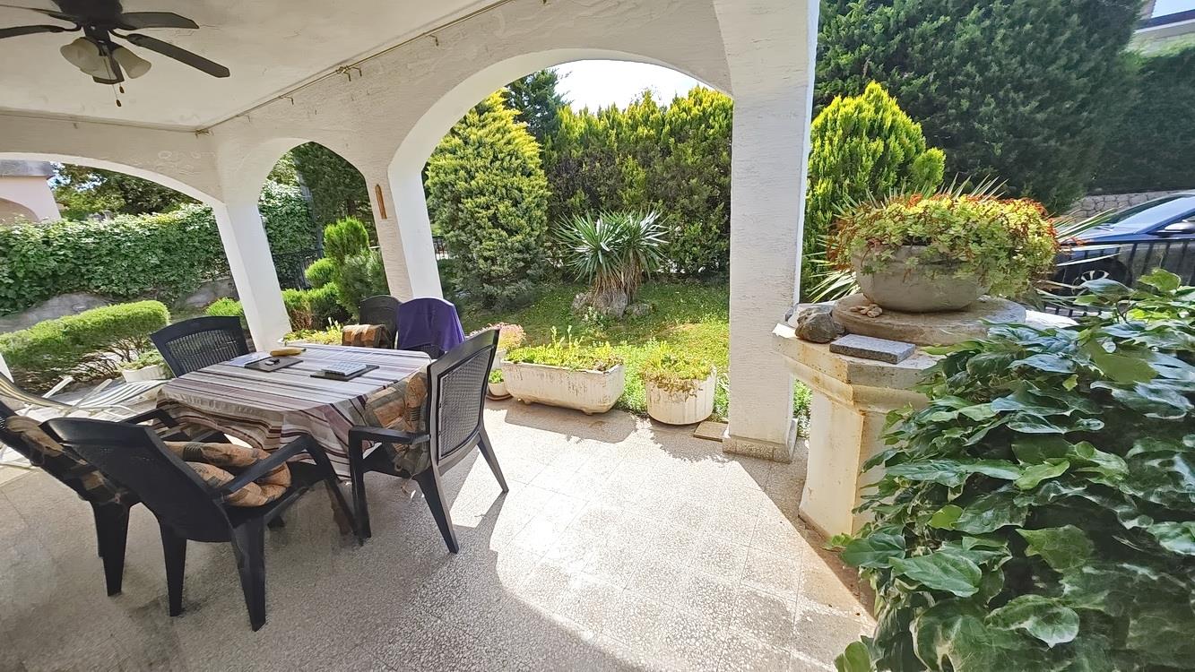 Krk area, house with five apartments in a quiet location!