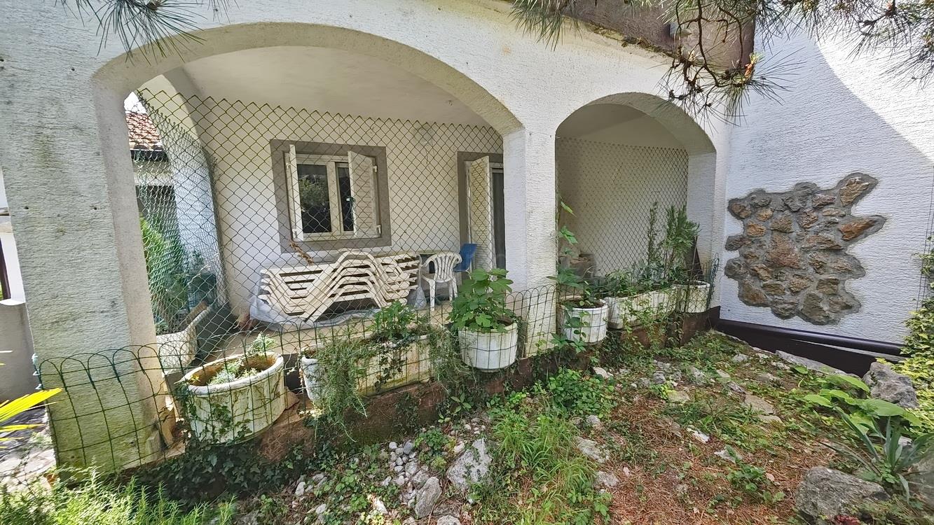 Krk area, house with five apartments in a quiet location!