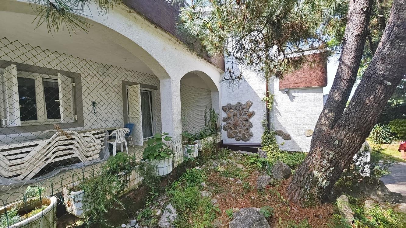 Krk area, house with five apartments in a quiet location!