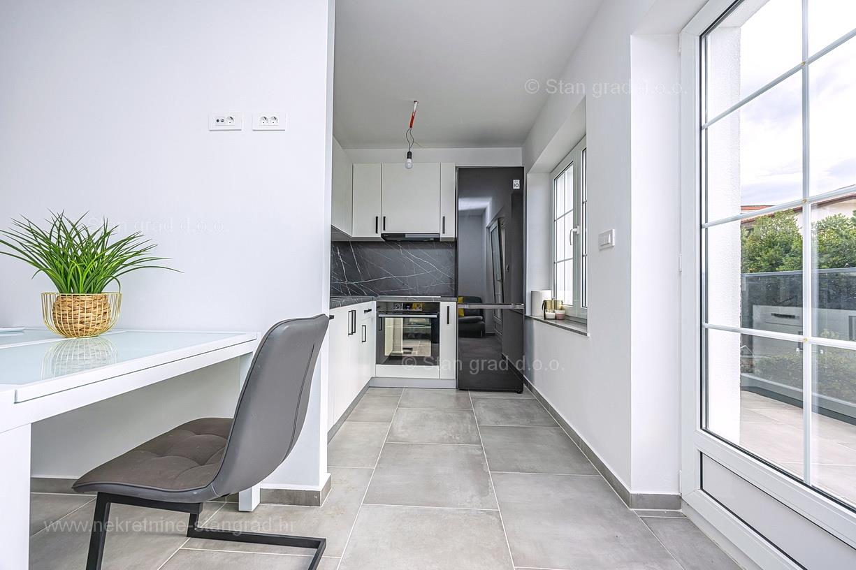 Crikvenica, apartment on the 2nd floor with a sea view, for sale!