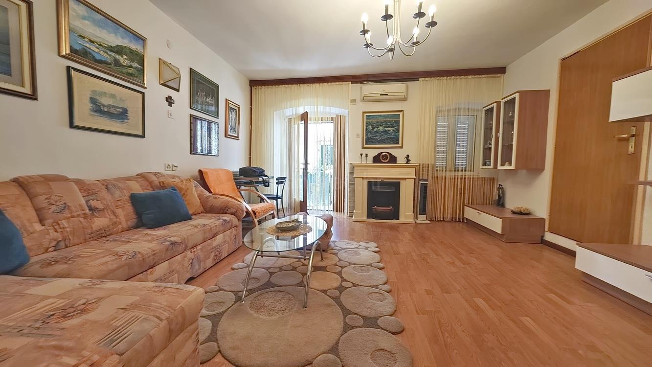 Omišalj, terraced house with garden and parking!