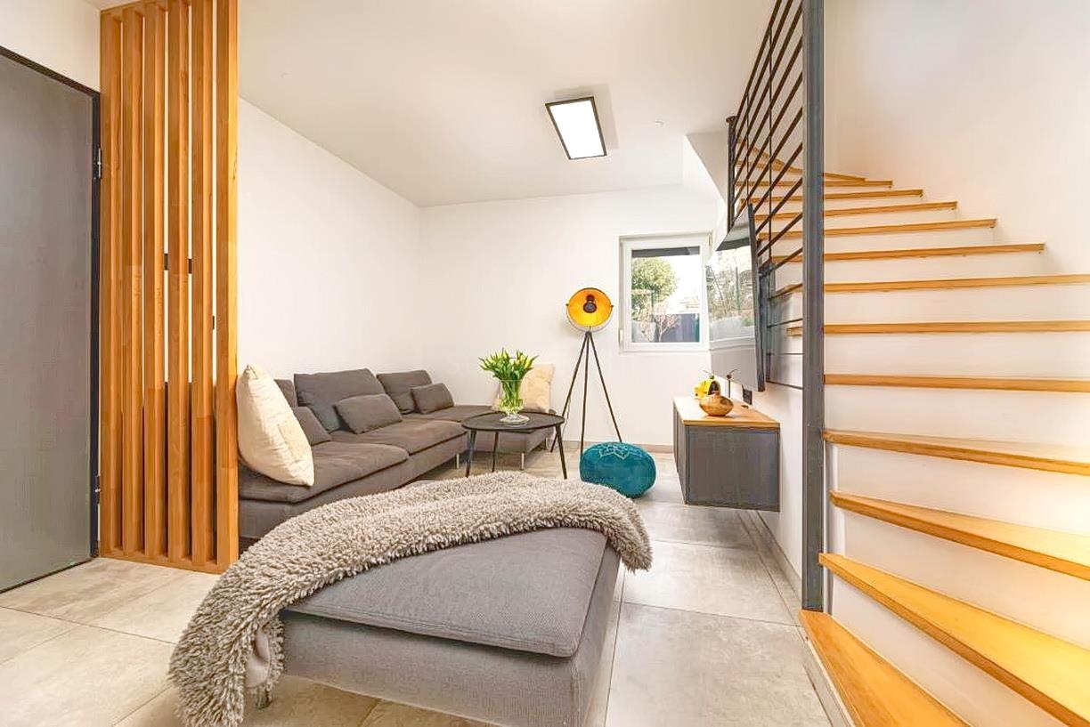 Malinska, beautiful three-story apartment with a garden and a view!