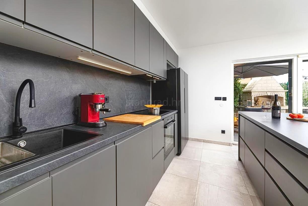 Malinska, beautiful three-story apartment with a garden and a view!