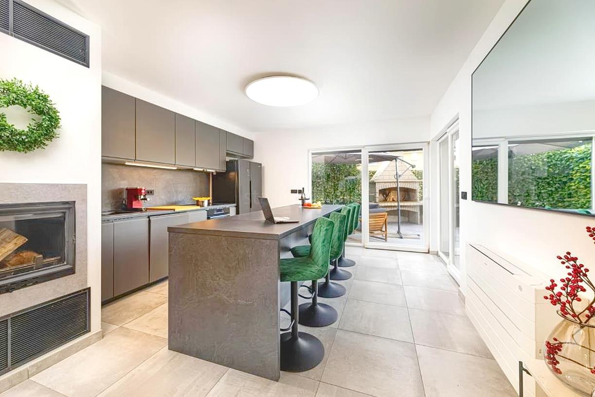 Malinska, beautiful three-story apartment with a garden and a view!