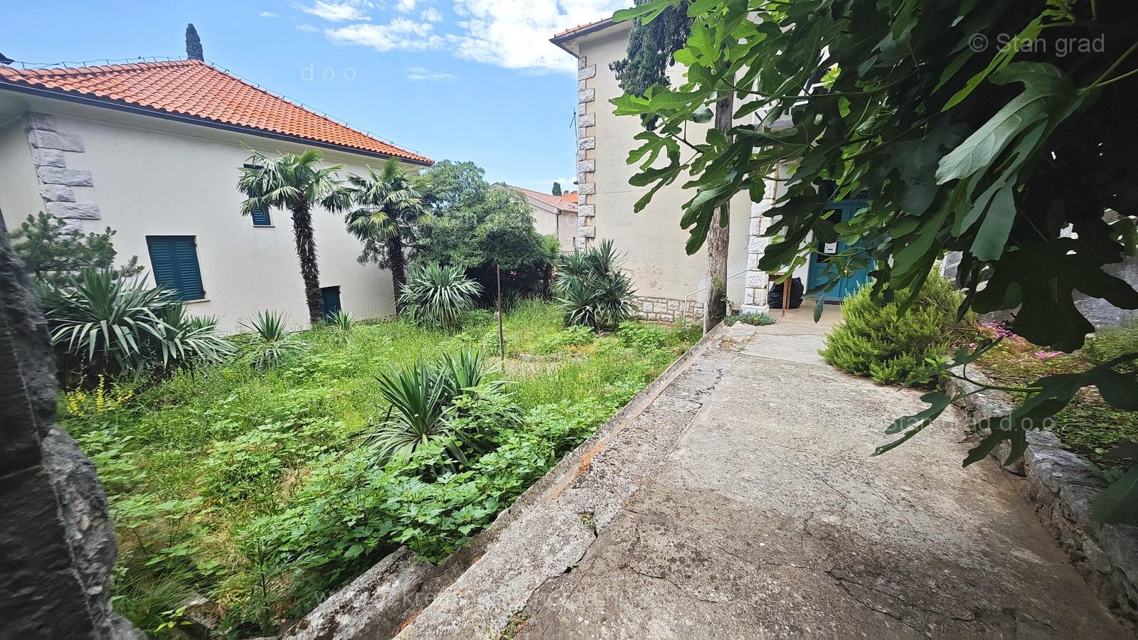 Crikvenica, apartment on the ground floor, second row to the sea! Opportunity!