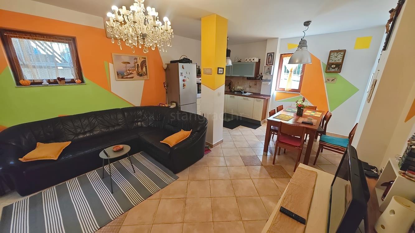 Punat area, three-bedroom ground floor apartment with two terraces!