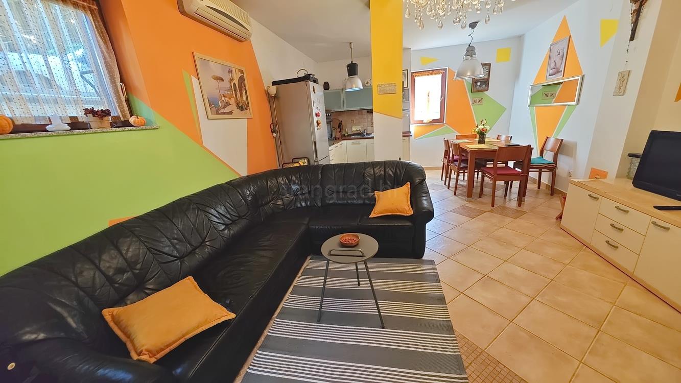 Punat area, three-bedroom ground floor apartment with two terraces!