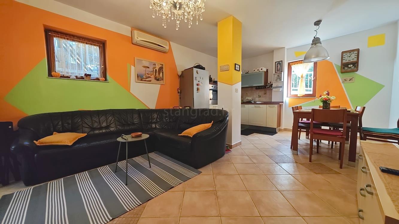 Punat area, three-bedroom ground floor apartment with two terraces!