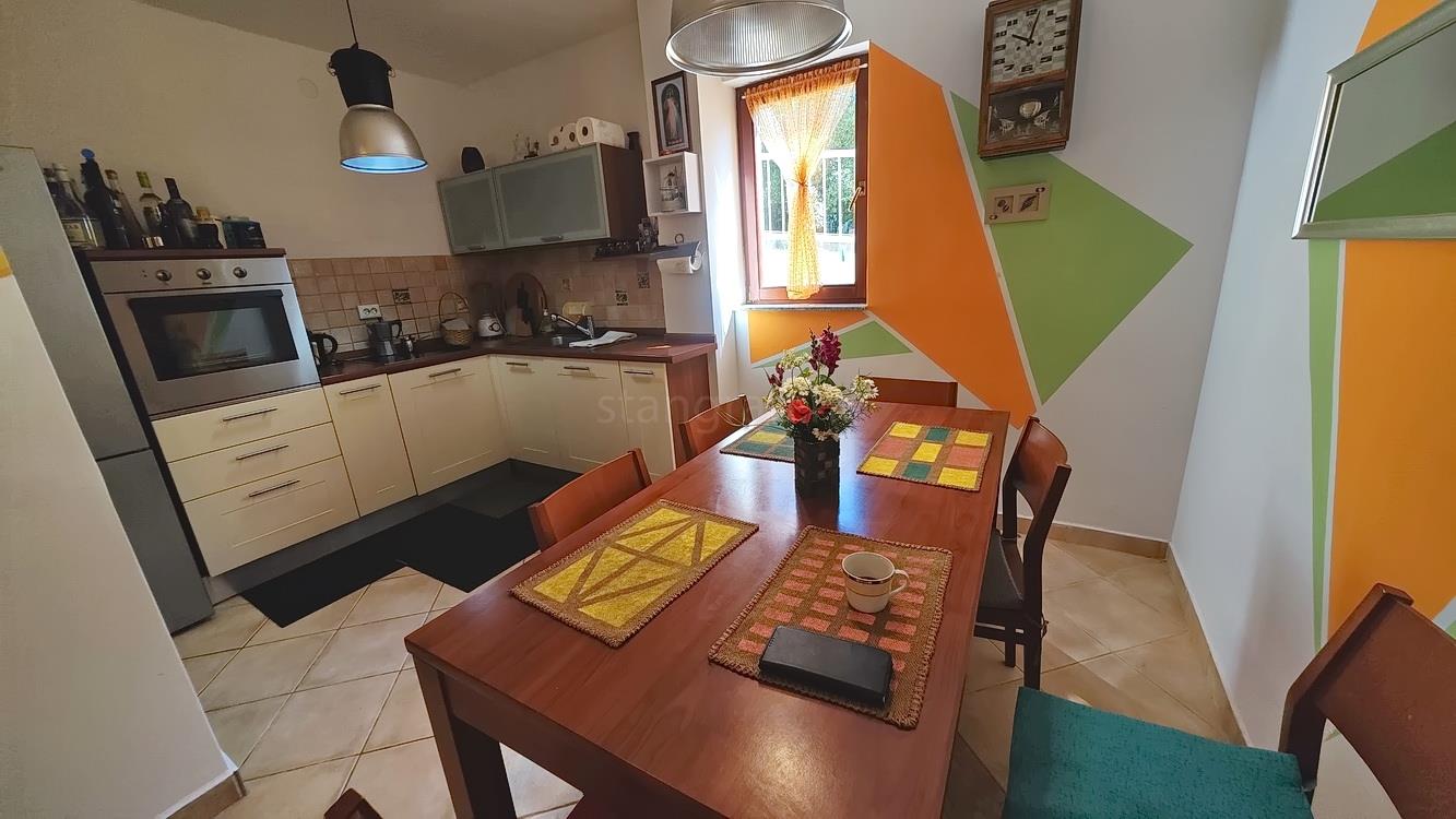 Punat area, three-bedroom ground floor apartment with two terraces!