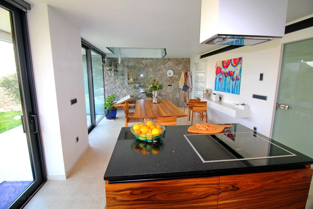 Malinska, attractive modern apartment with garden and garage, For Sale