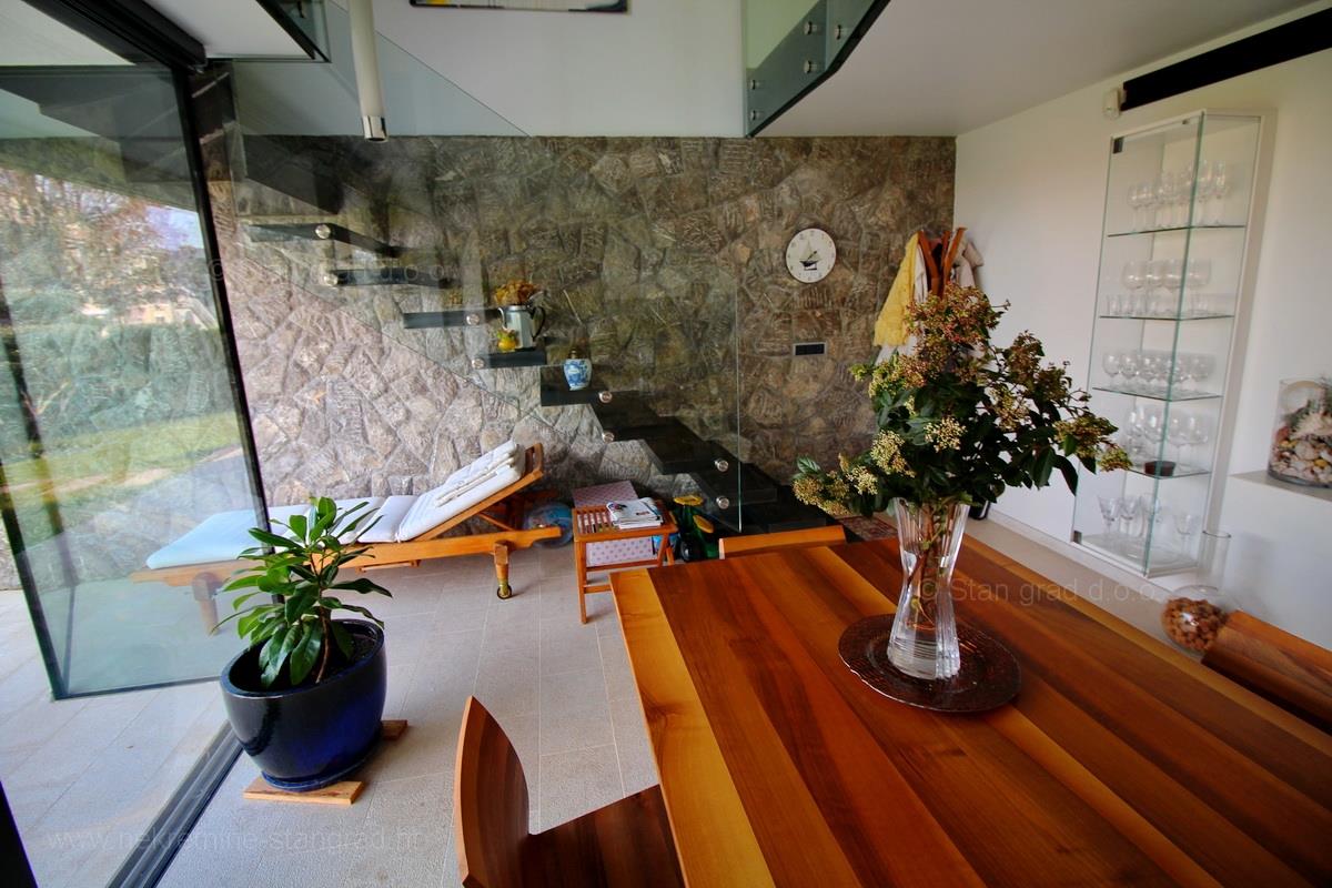 Malinska, attractive modern apartment with garden and garage, For Sale