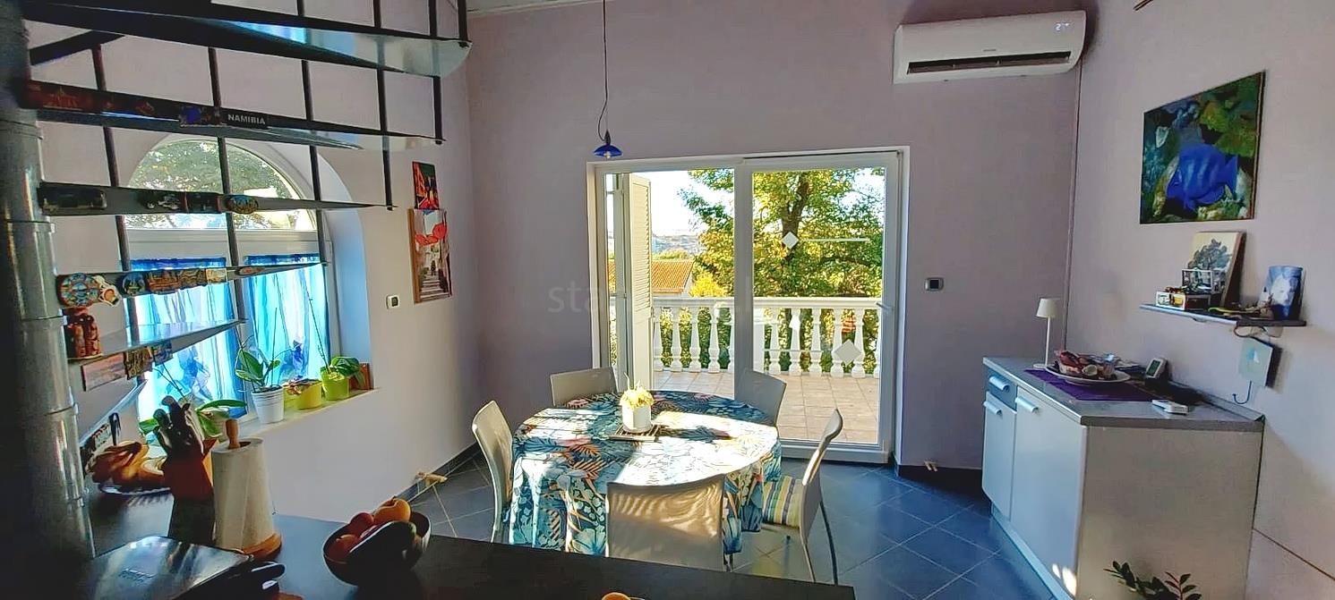 Omišalj, detached house with 4 apartments close to the beach!