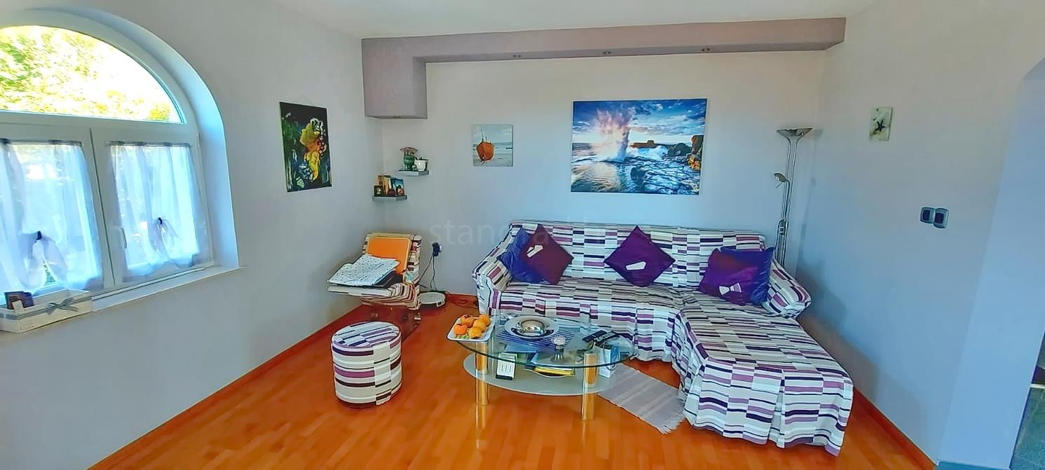 Omišalj, detached house with 4 apartments close to the beach!