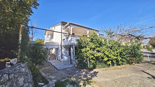 Krk, semi-detached house in a great location near the sea!