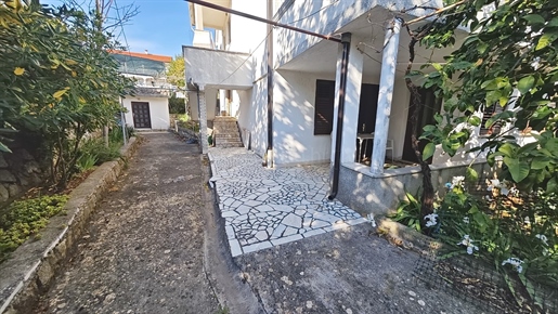 Krk, semi-detached house in a great location near the sea!