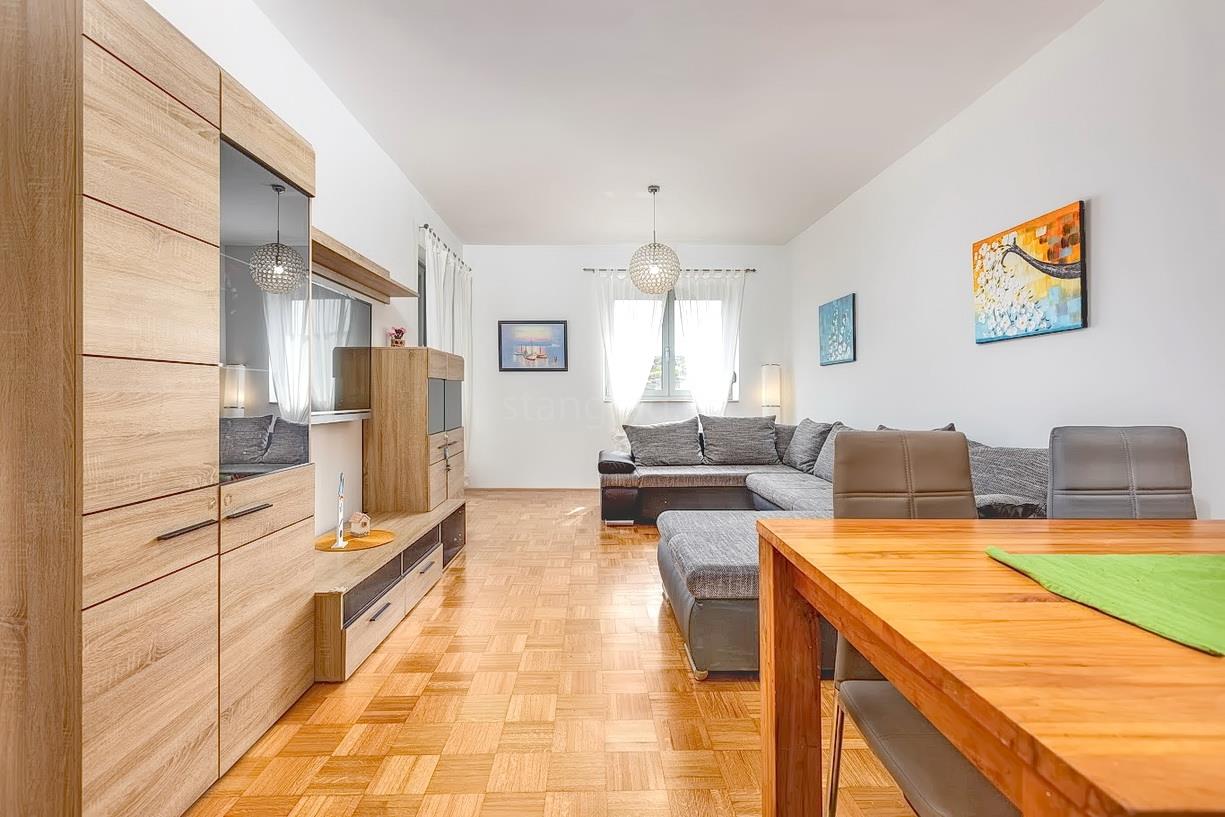 Vrbnik, spacious three-bedroom apartment with sea view!