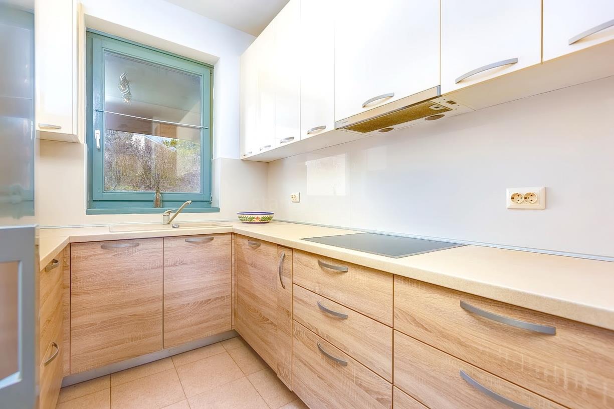 Vrbnik, spacious three-bedroom apartment with sea view!