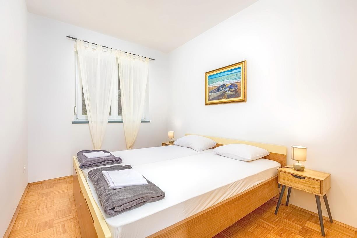 Vrbnik, spacious three-bedroom apartment with sea view!