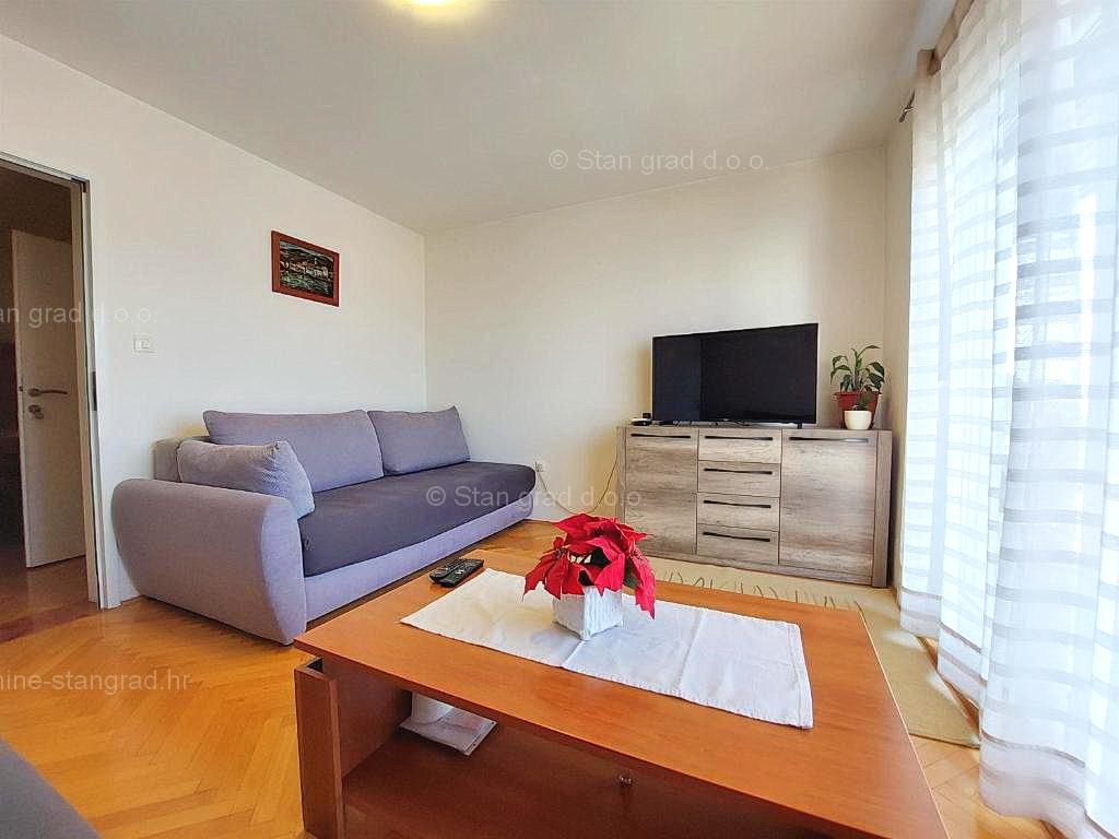 Crikvenica, floor of the house with terraces and garage, 300 m from the sea!